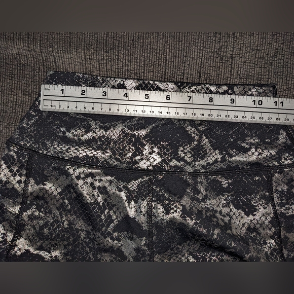 Curves and Combatboots metallic snakeskin print leggings - Picture 5 of 7